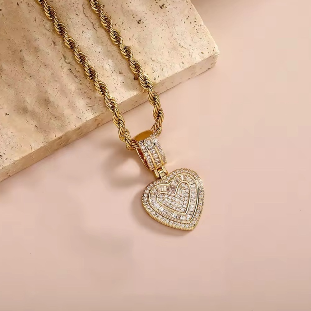 Elegant Gold Heart Pendant Necklace
